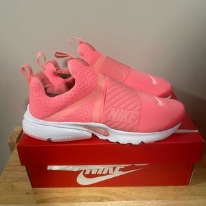 Nike presto’s size 7Y/ 8.5 women’s